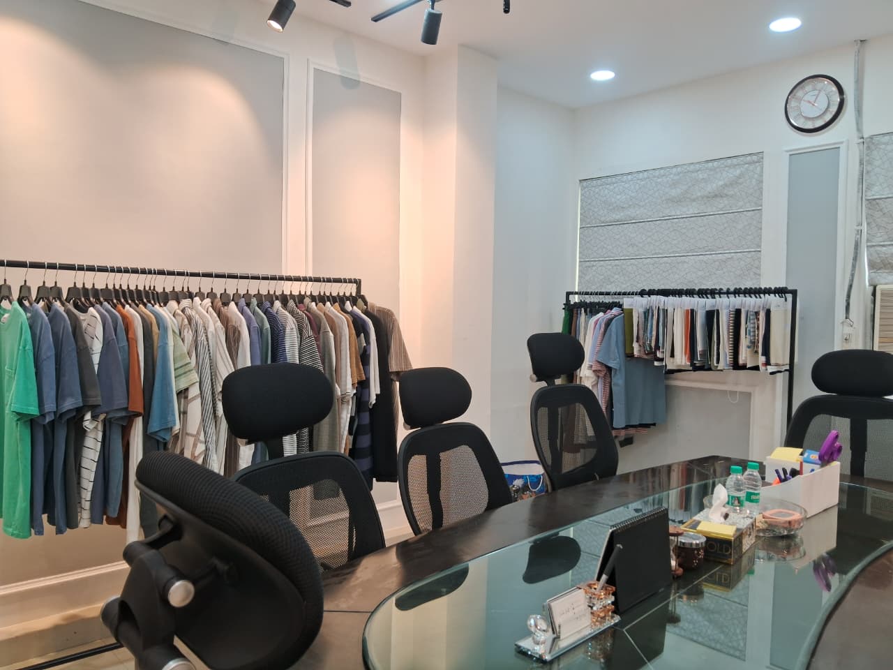 Apparel sampling display